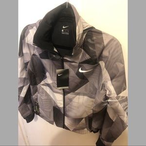 NIKE Repel Rain Jacket